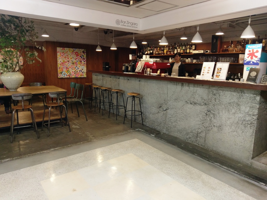  » 中野あるきVol.1 現代美術家・村上隆がプロデュースするカフェ「Bar Zingaro」